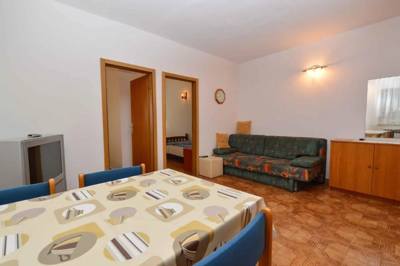 Apartment In Pula/Istrien 11082 Veruda